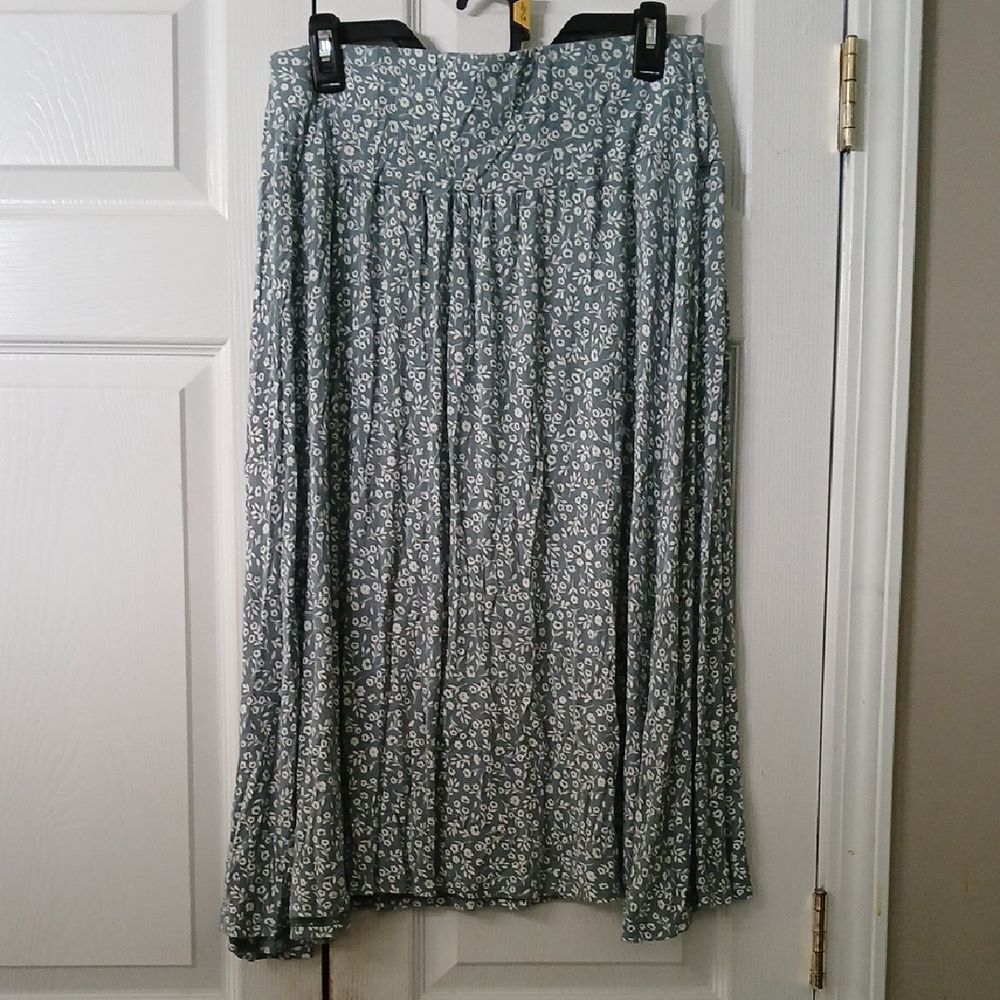 Serra sage green and white floral print pleated skirt Sz L